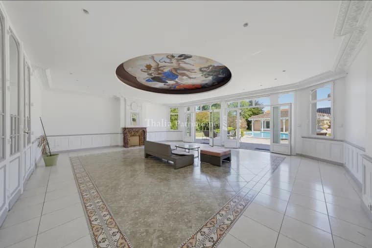 Unique Property with Pool and Rental Potential in the Heart of the City 4