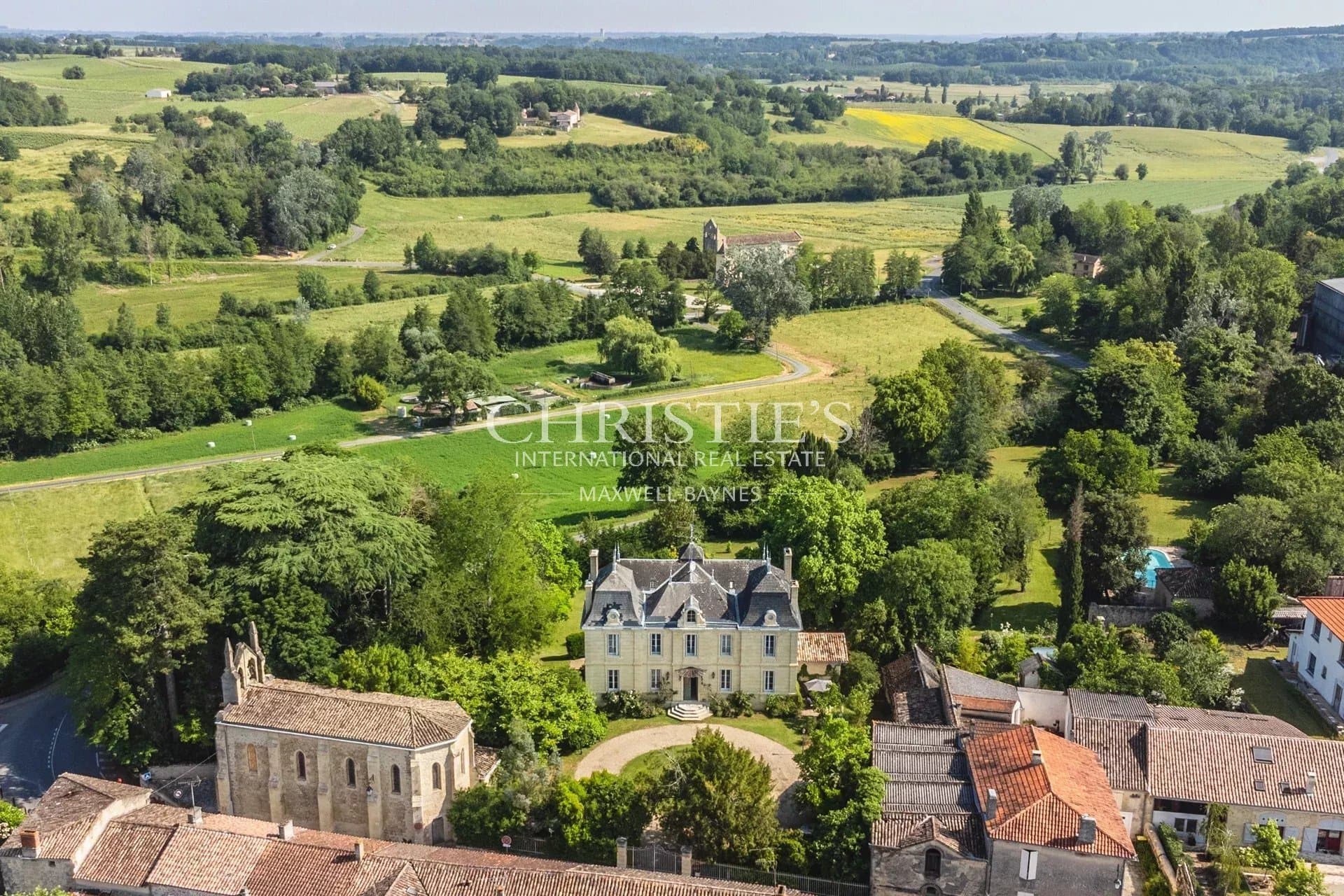 Elegant 19th Century Château With Pool And Expansive Gardens 5