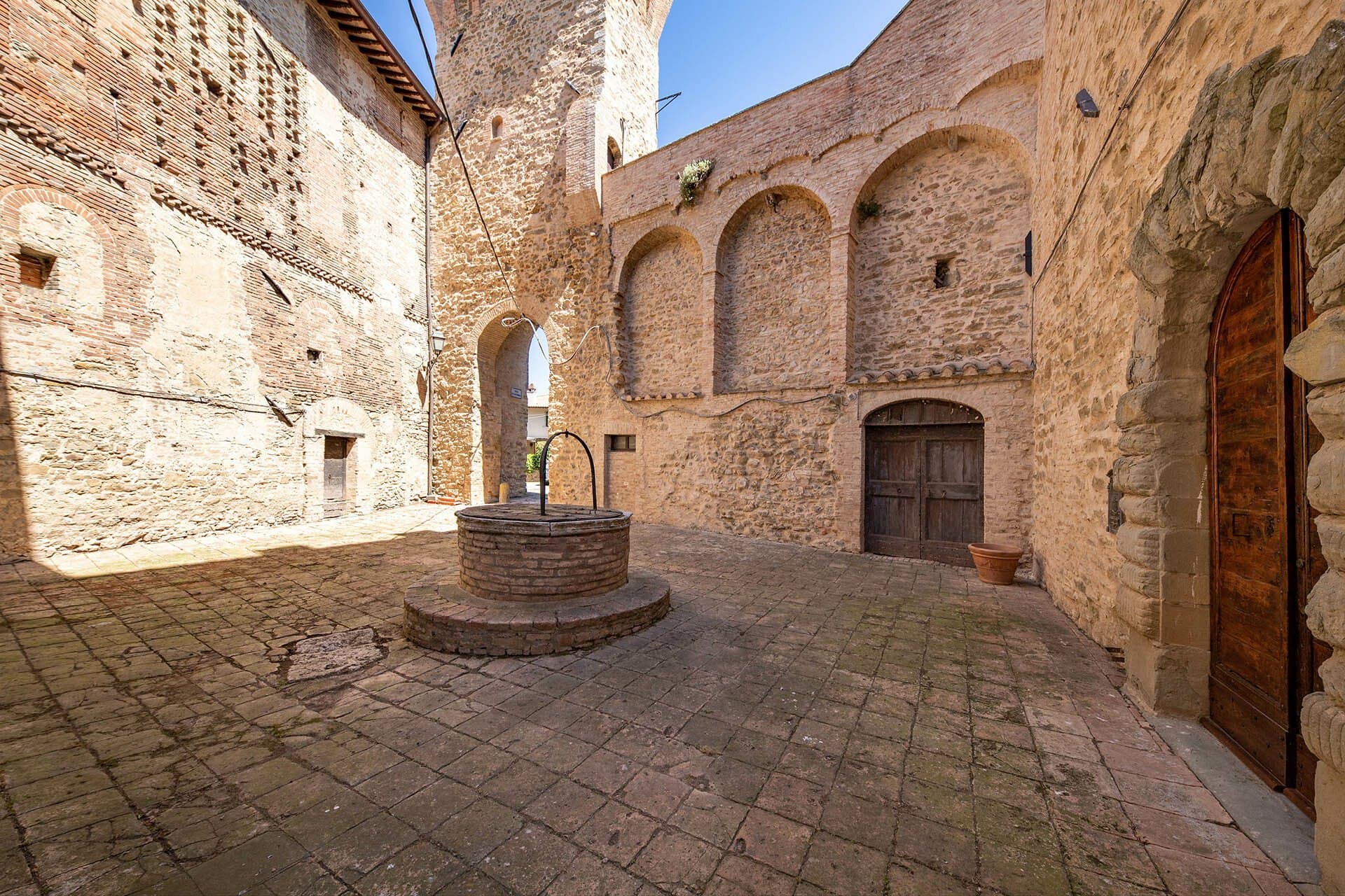 Restored Medieval Castle With Garden And Panoramic Terrace 3