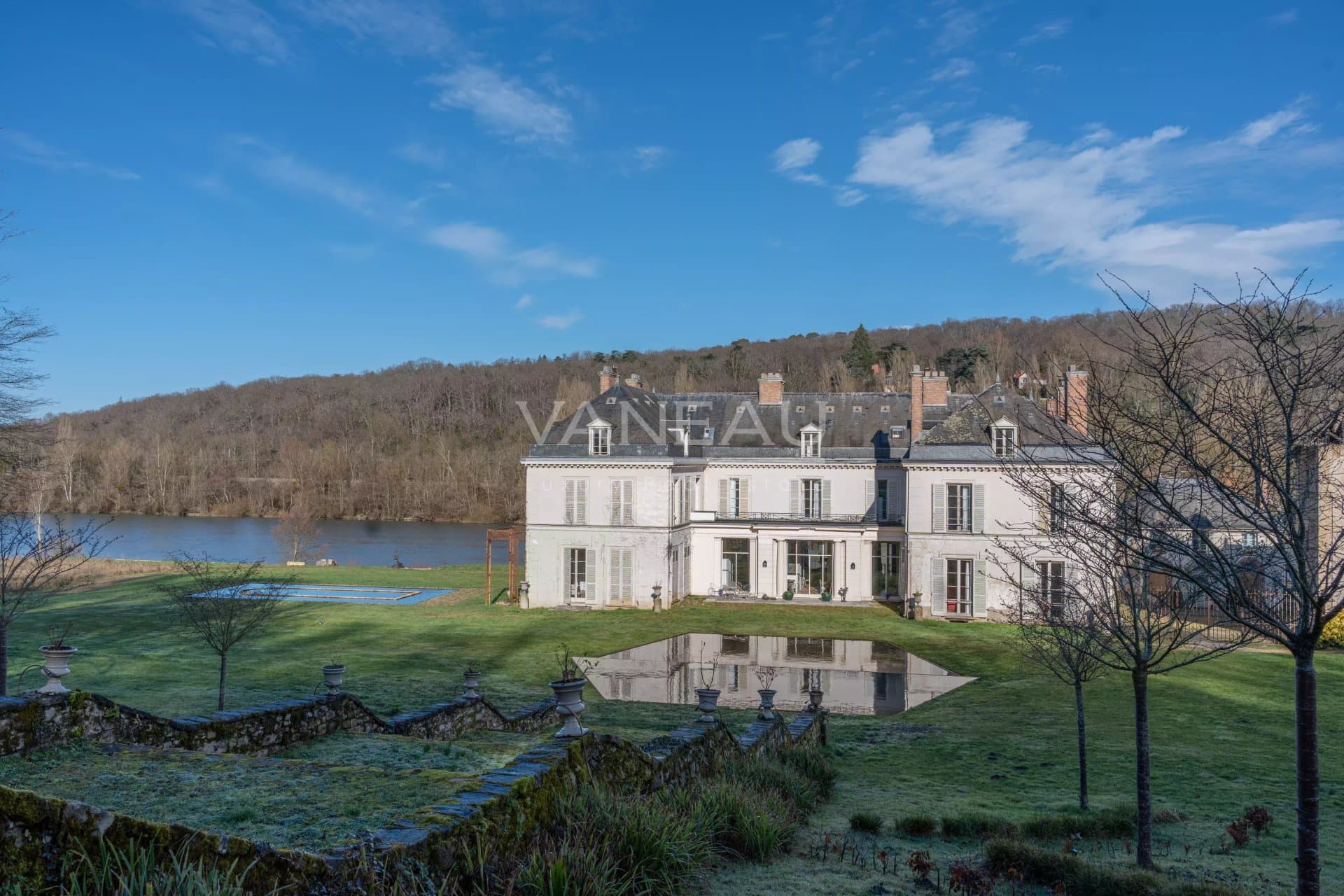 Elegant Château with Swimming Pool and River Views 2