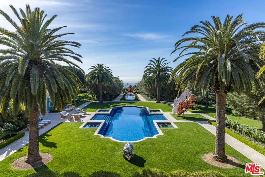 Exceptional Single Family Residence with Unobstructed Views in Los Angeles 2