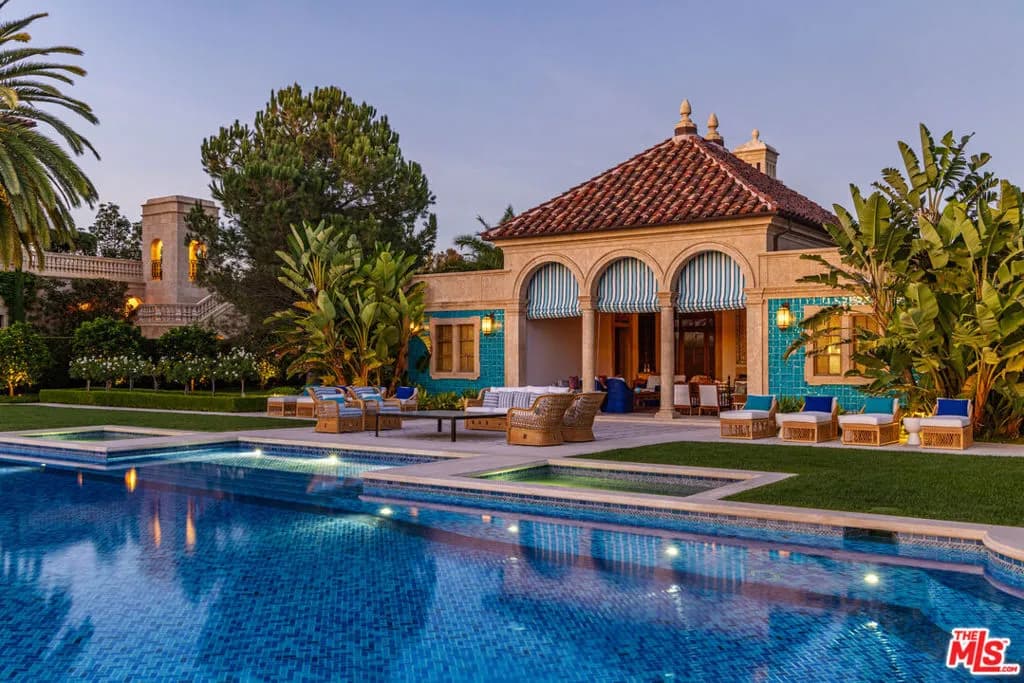 Exceptional Single Family Residence with Unobstructed Views in Los Angeles 3