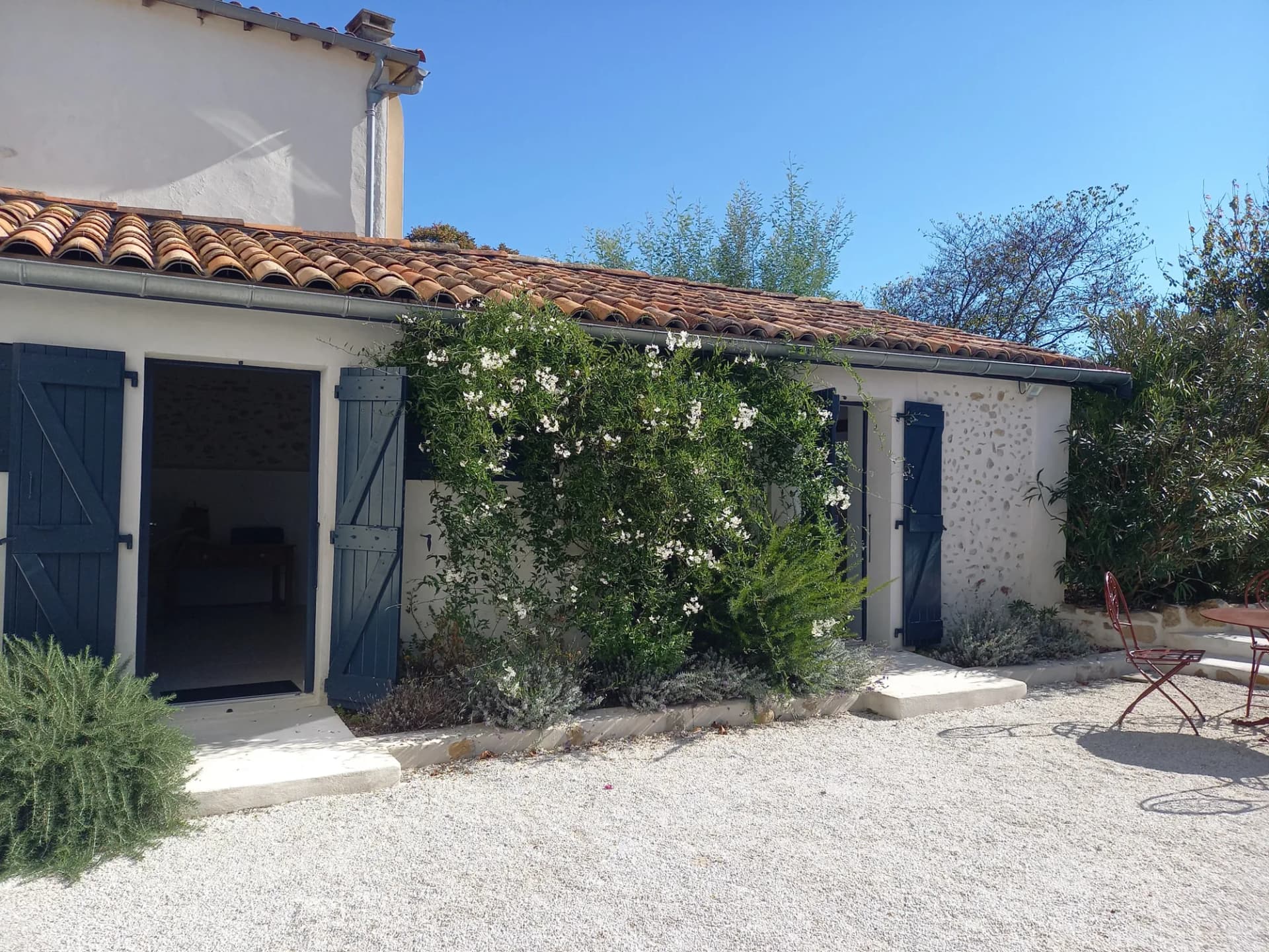 Charming Renovated House With Annex And Spacious Living Areas 4
