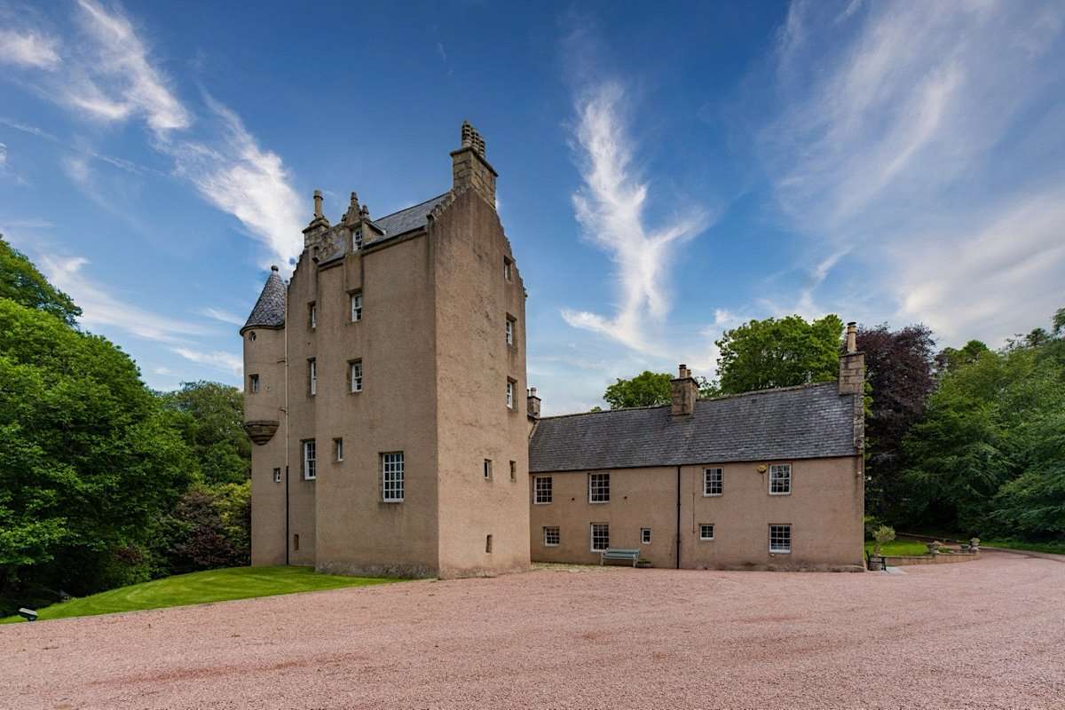 Lickleyhead Castle 44500 Sqm 8 Bedrooms