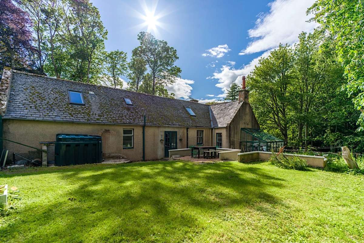 Lickleyhead Castle 44500 Sqm 8 Bedrooms 3