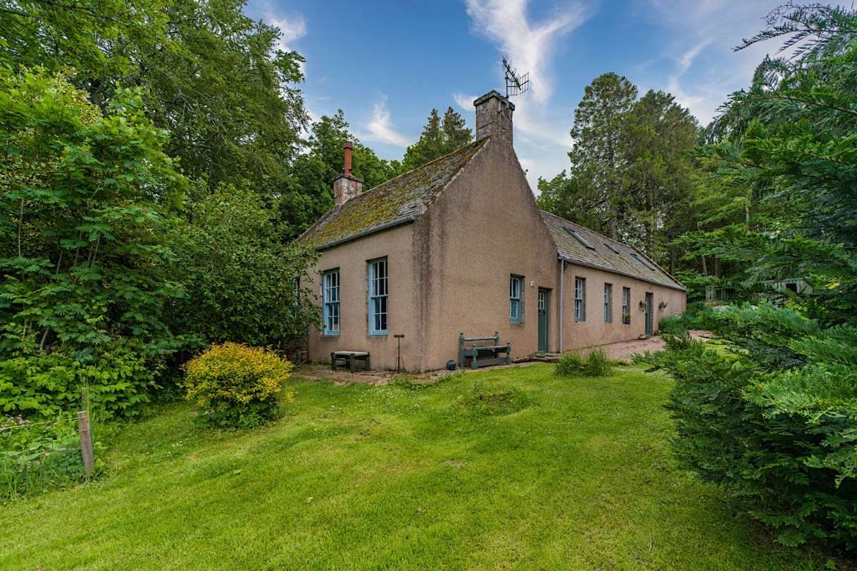 Lickleyhead Castle 44500 Sqm 8 Bedrooms 5