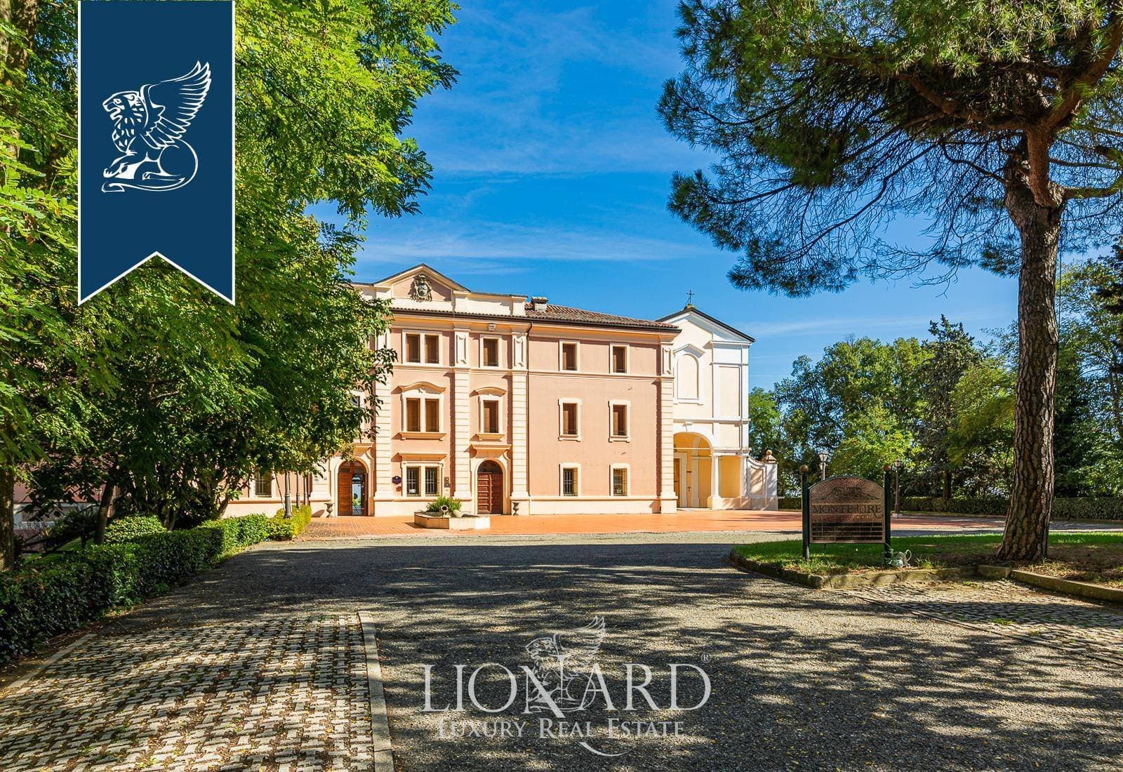 Luxurious 13th Century Hotel With Panoramic Views Near Bologna