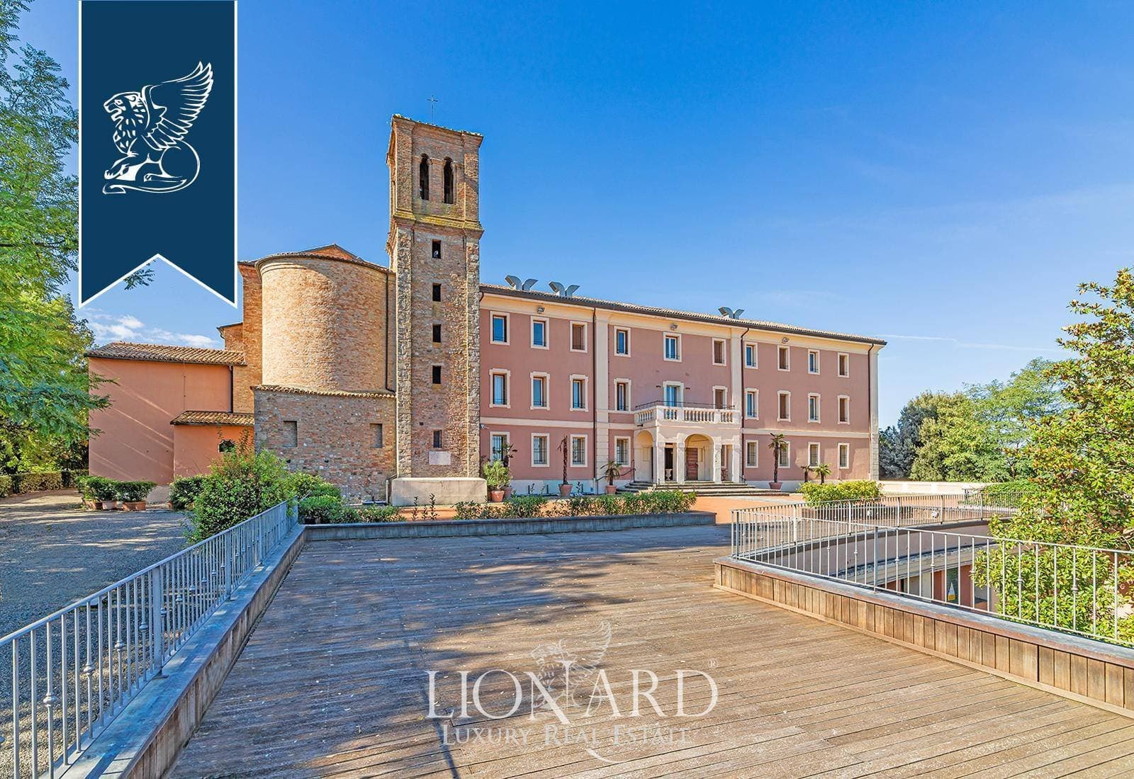 Luxurious 13th Century Hotel With Panoramic Views Near Bologna 3