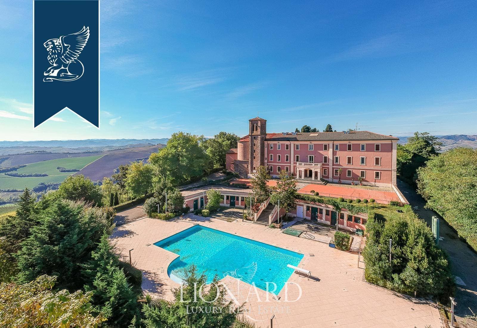 Luxurious 13th Century Hotel With Panoramic Views Near Bologna 5
