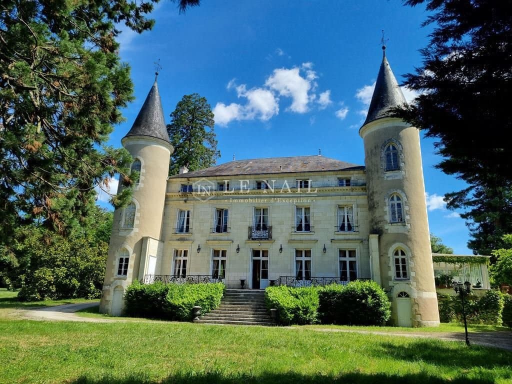 Château with 12 Bedrooms and 650 Sqm in a 4.5 Hectare Park