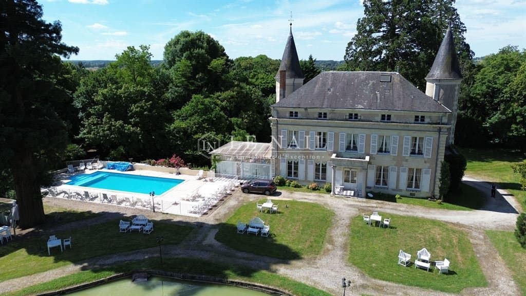Château with 12 Bedrooms and 650 Sqm in a 4.5 Hectare Park 4