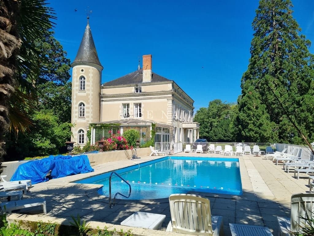 Château with 12 Bedrooms and 650 Sqm in a 4.5 Hectare Park 5