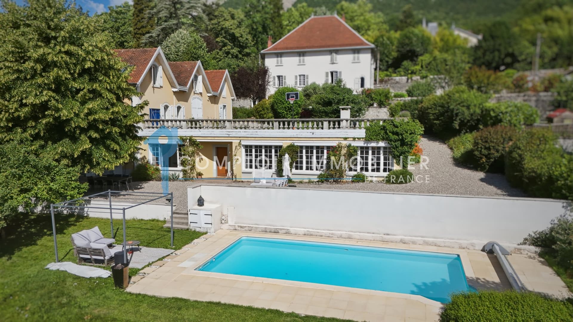Renovated Character House With Panoramic View In Meylan 3