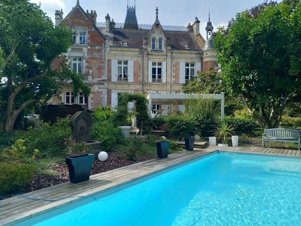 Elegant 19th Century Château With Swimming Pool And Wine Press 2