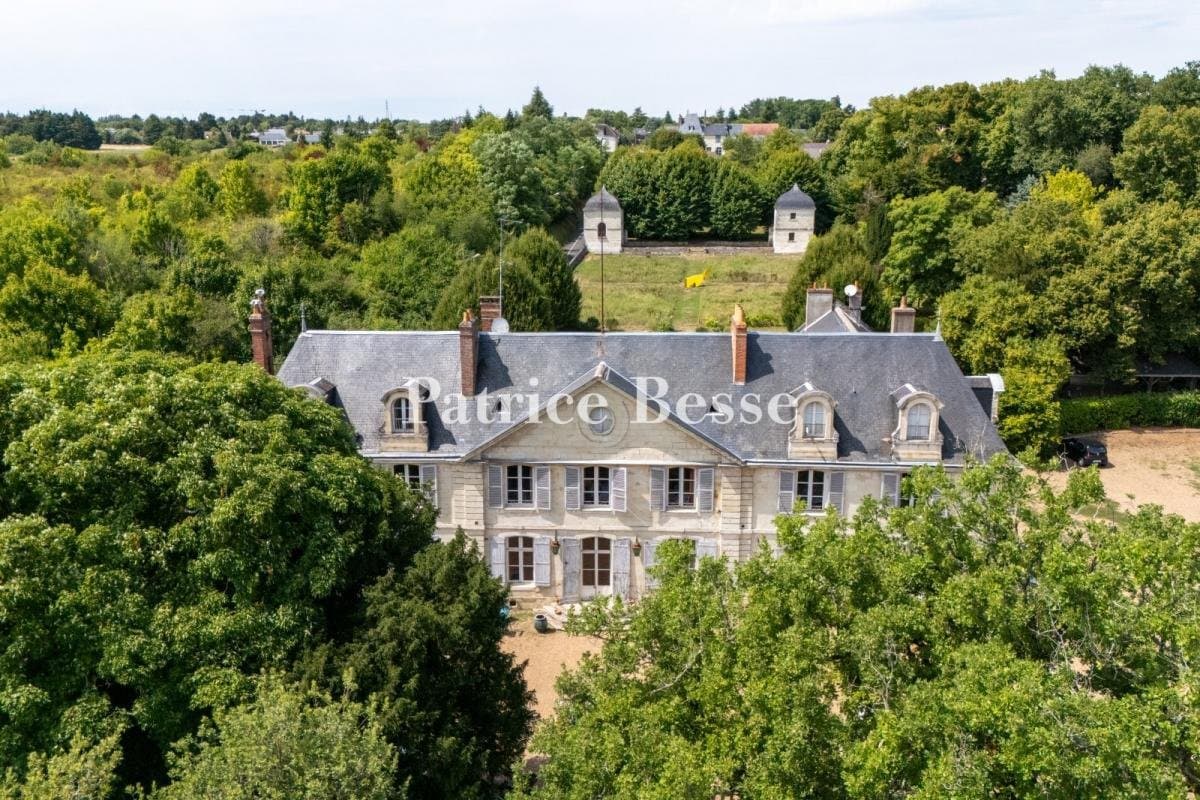 Château With Swimming Pool, Tennis Court, And Expansive Grounds 4