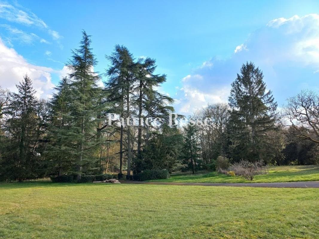 Château With Swimming Pool, Tennis Court, And Expansive Grounds 5
