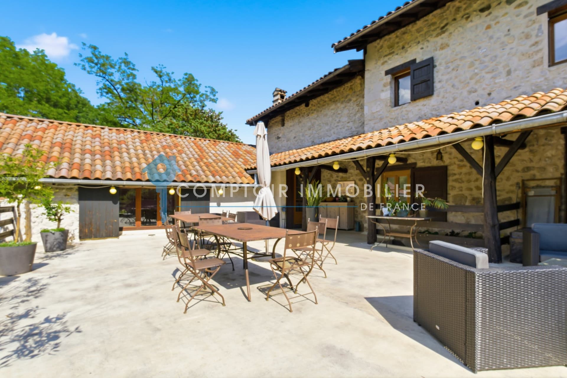 Exceptional Character Building With Pool In The Heart Of Bernin 2