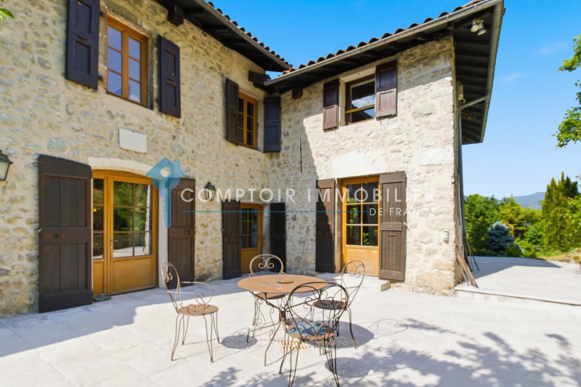 Exceptional Character Building With Pool In The Heart Of Bernin 3