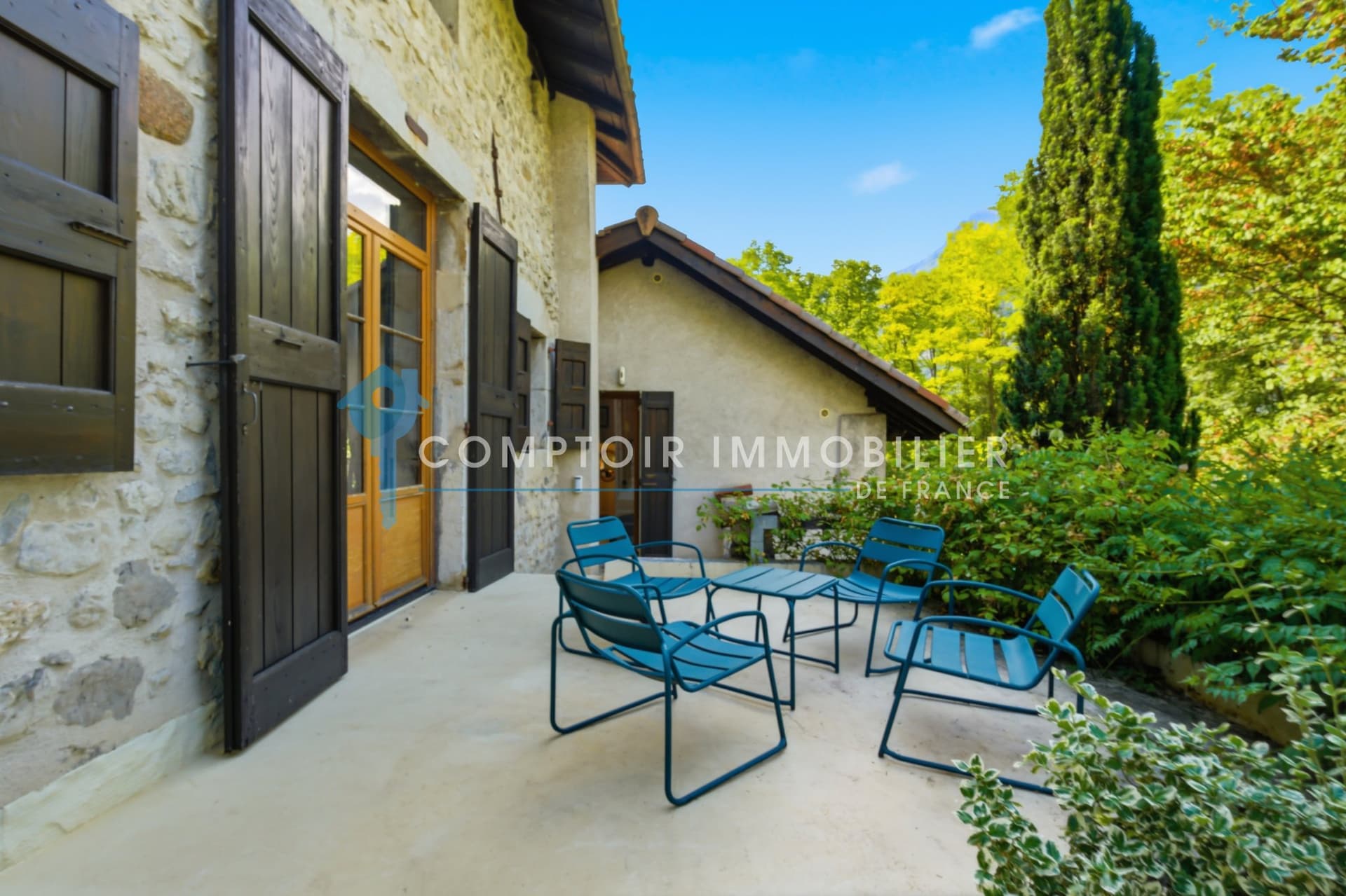 Exceptional Character Building With Pool In The Heart Of Bernin 4