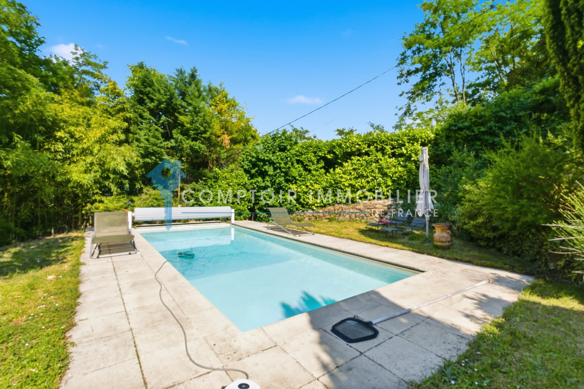 Exceptional Character Building With Pool In The Heart Of Bernin 5