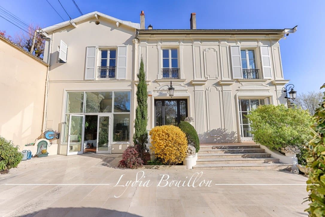 Elegant Early 20th Century Character Home with Pool and Garden on the Seine — in Île-de-France, France