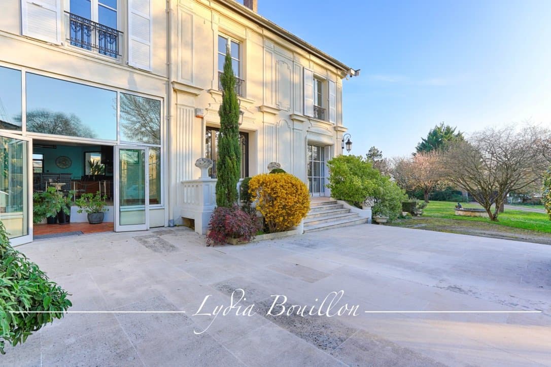 Elegant Early 20th Century Character Home with Pool and Garden on the Seine 2