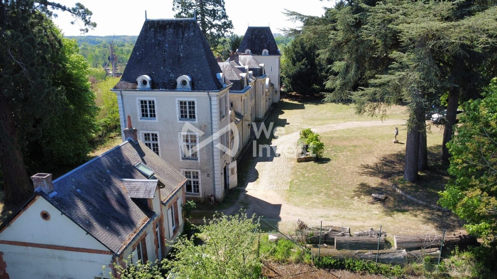 Majestic 19th Century Château with Guesthouse and Pool 2