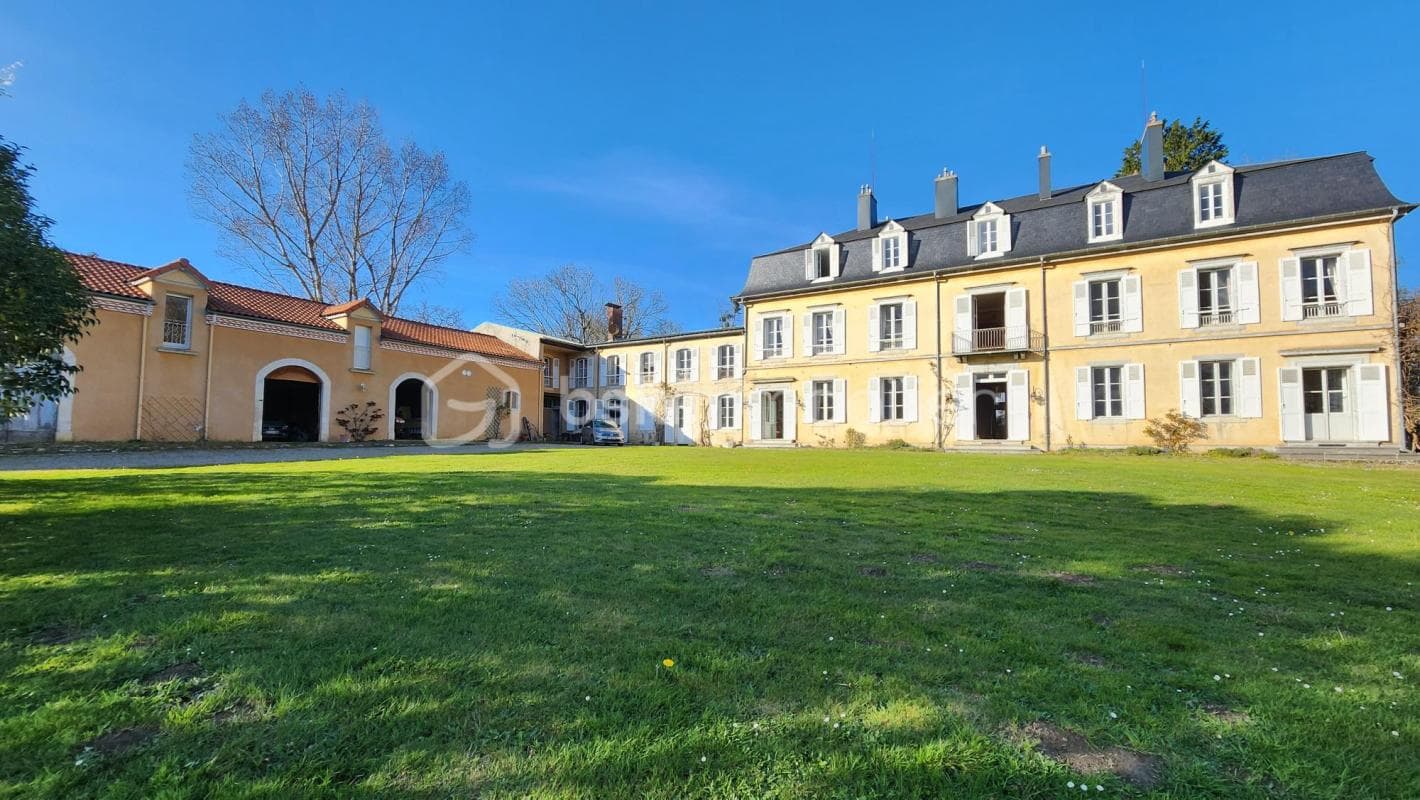 Spacious 19th Century Castle with Swimming Pool 2