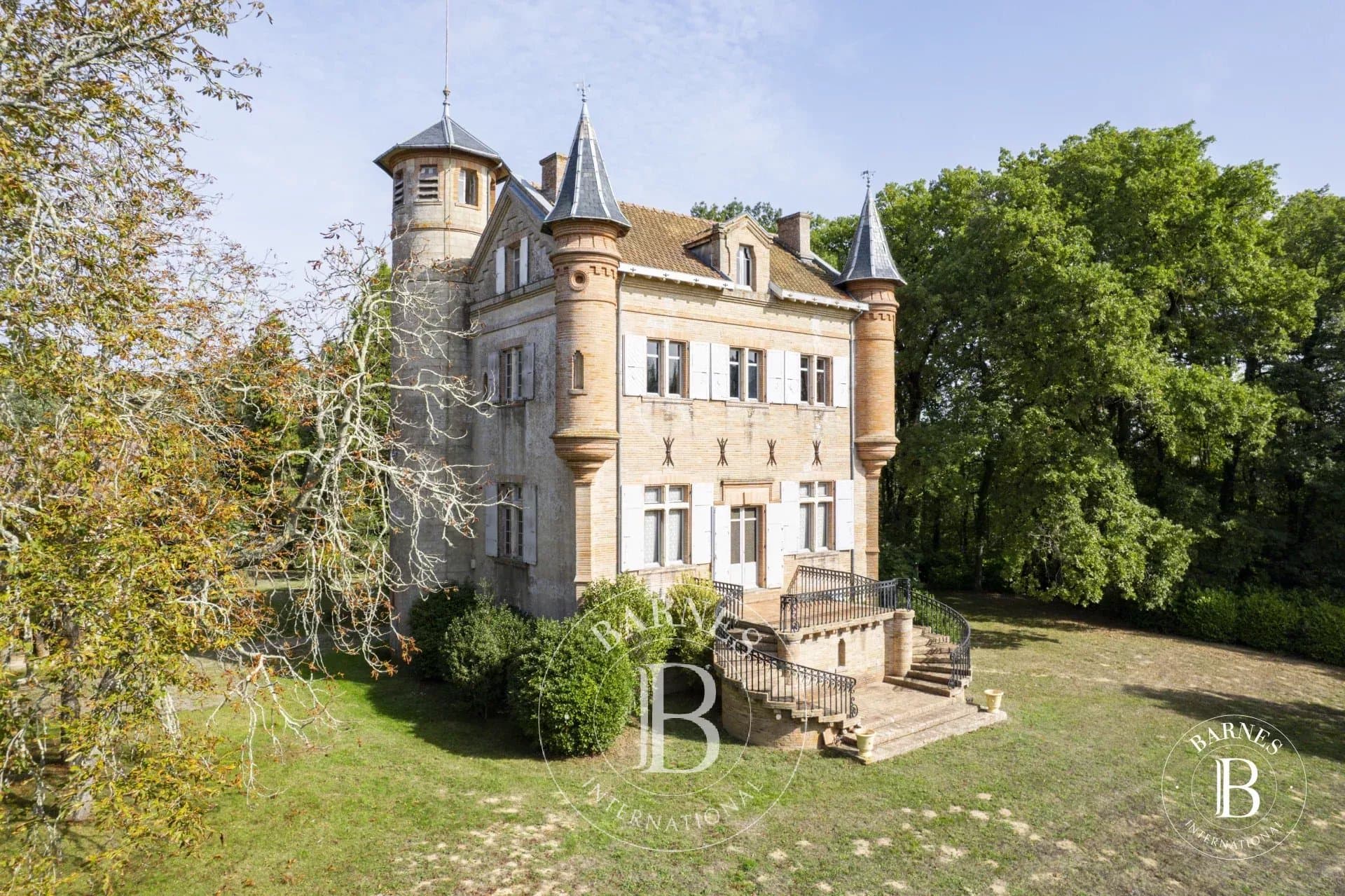 Charming 19th Century Manor House Surrounded By Woodland — Manor House for sale