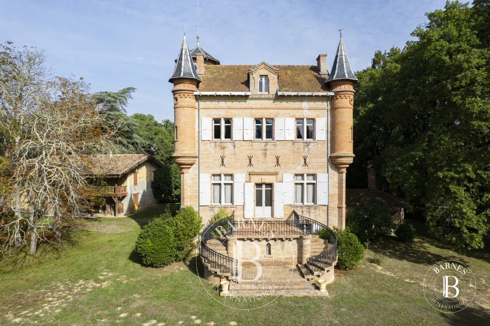 Charming 19th Century Manor House Surrounded By Woodland 2