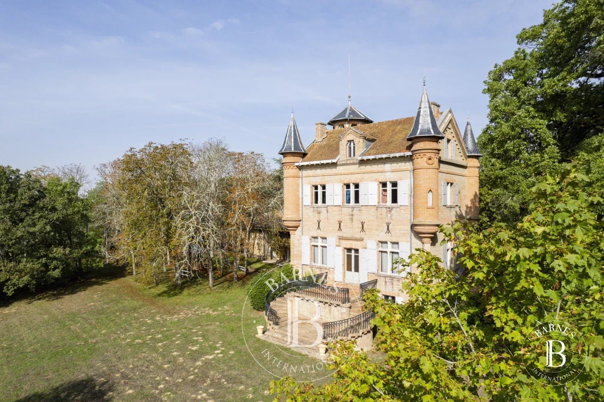 Charming 19th Century Manor House Surrounded By Woodland 5