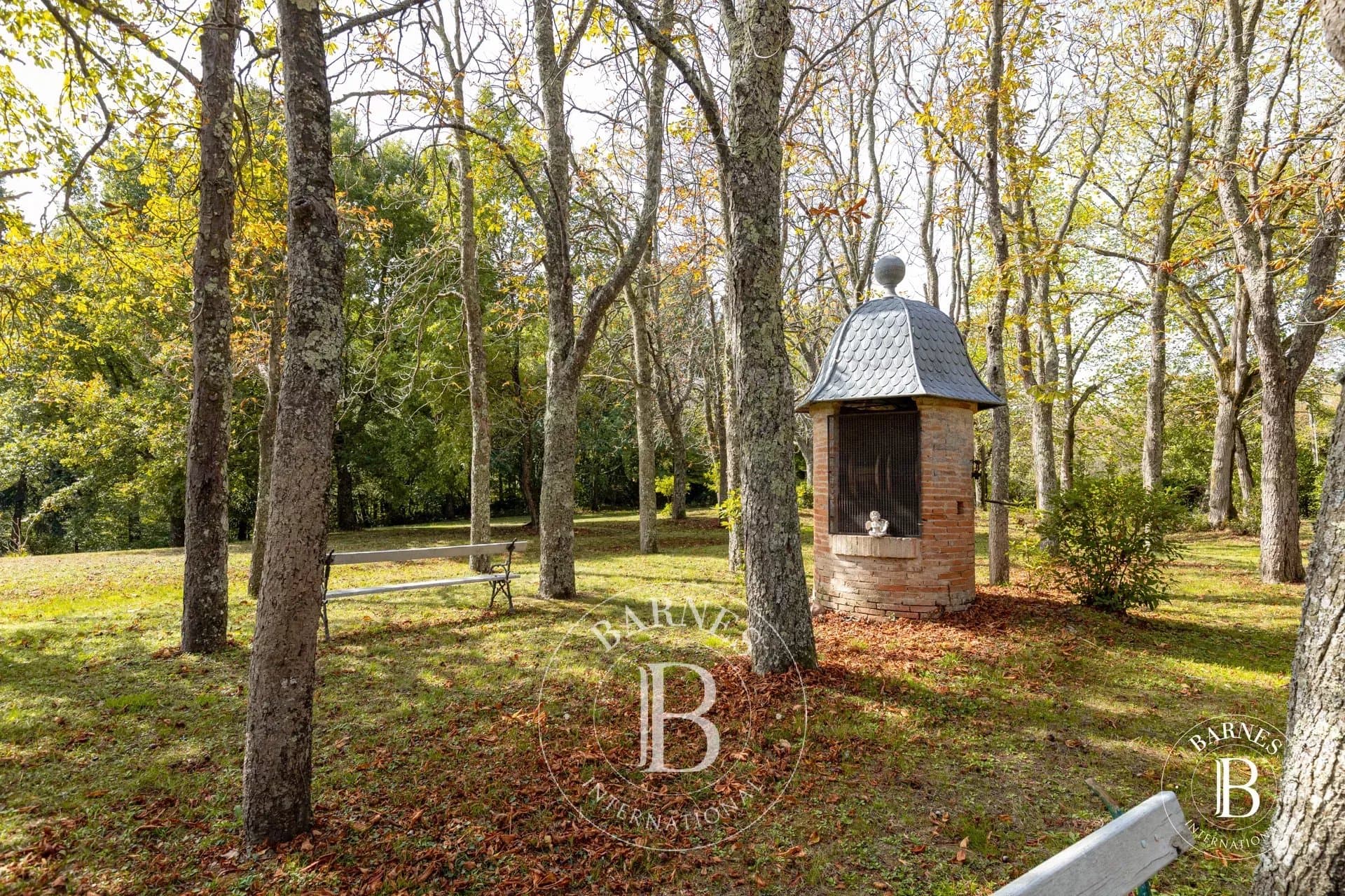 Charming 19th Century Manor House Surrounded By Woodland 5