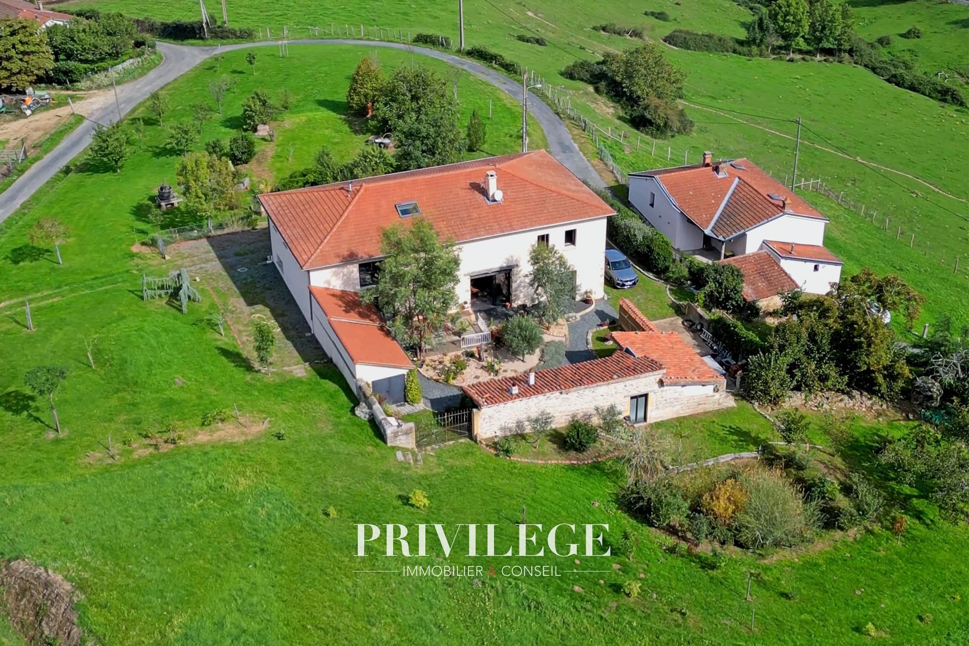 Renovated Farmhouse With Panoramic View And Modern Amenities — in France
