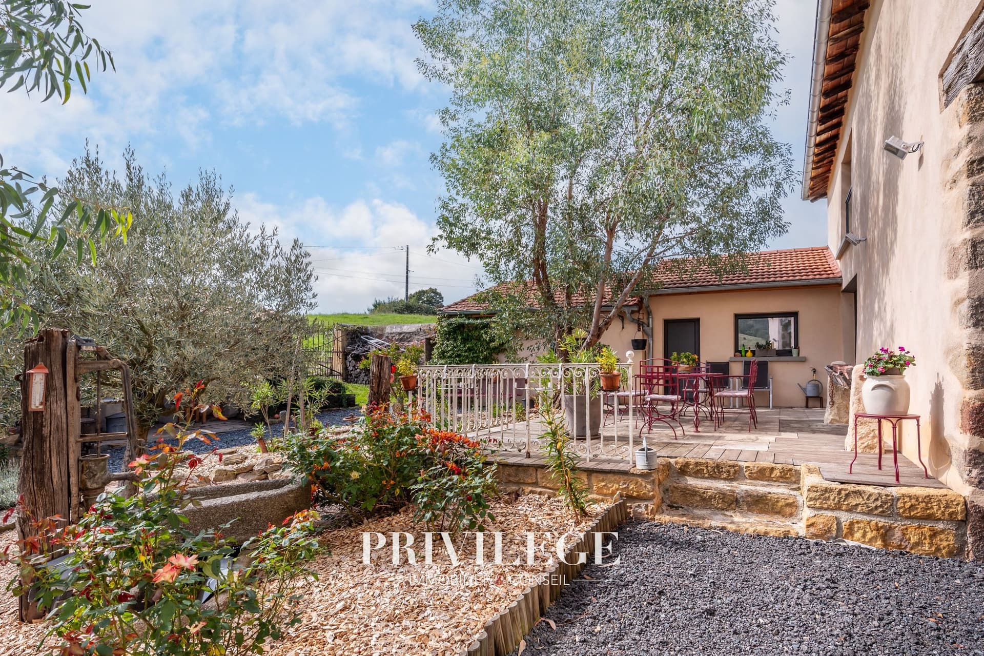 Renovated Farmhouse With Panoramic View And Modern Amenities 4