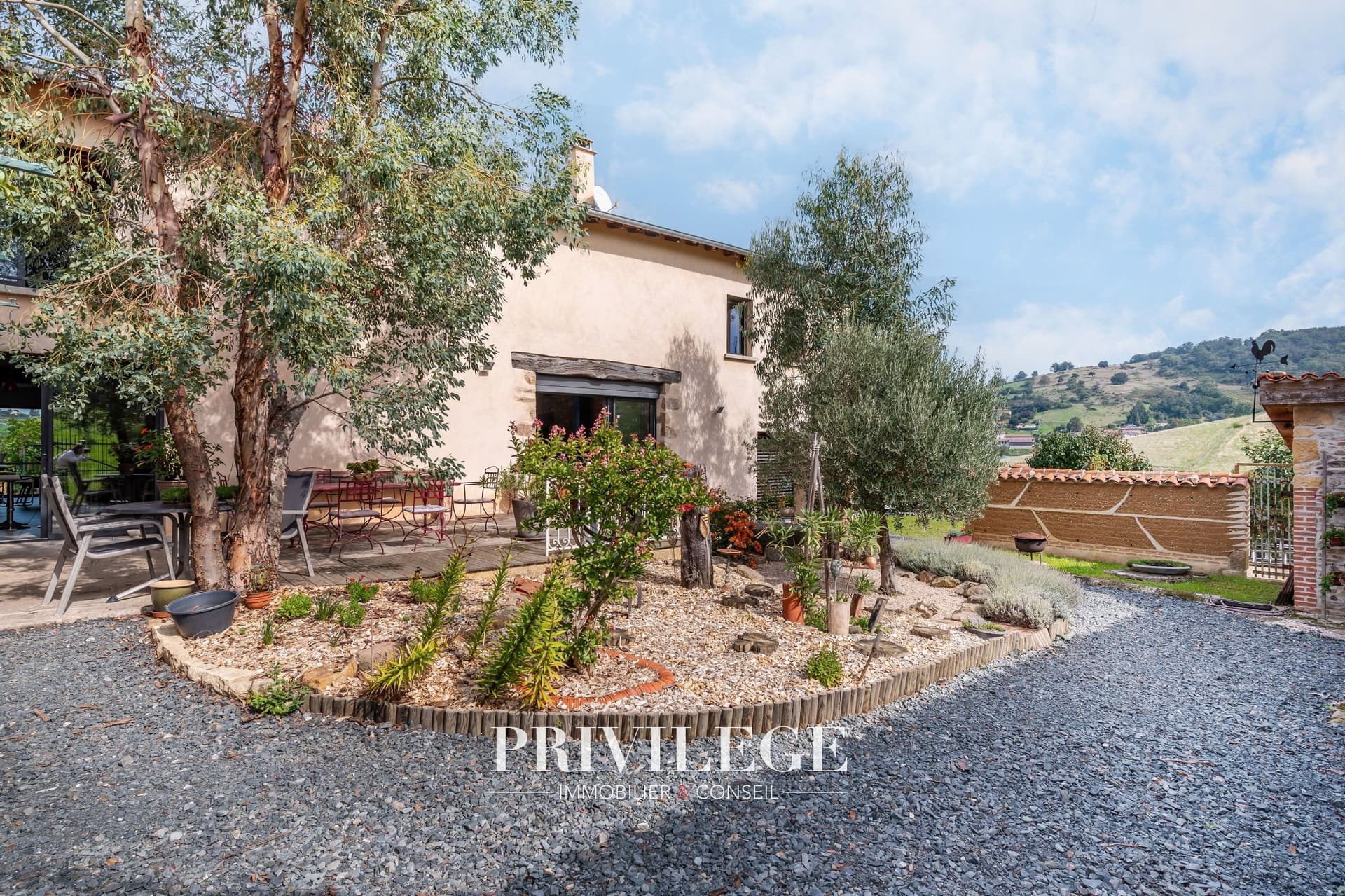 Renovated Farmhouse With Panoramic View And Modern Amenities 5