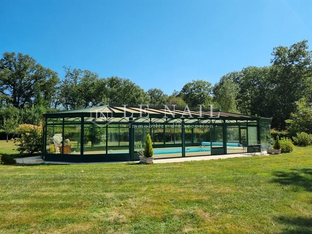 Elegant Château Surrounded By 200 Hectares Of Woodland 3