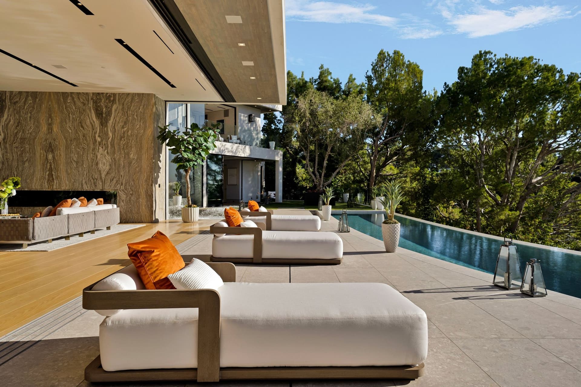 Modern Palace With Stunning Views And Luxurious Amenities 4