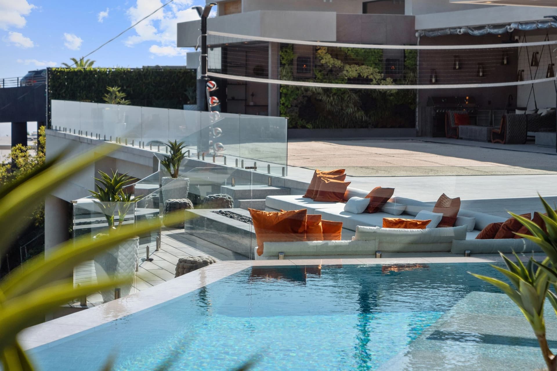 Modern Palace With Stunning Views And Luxurious Amenities 5