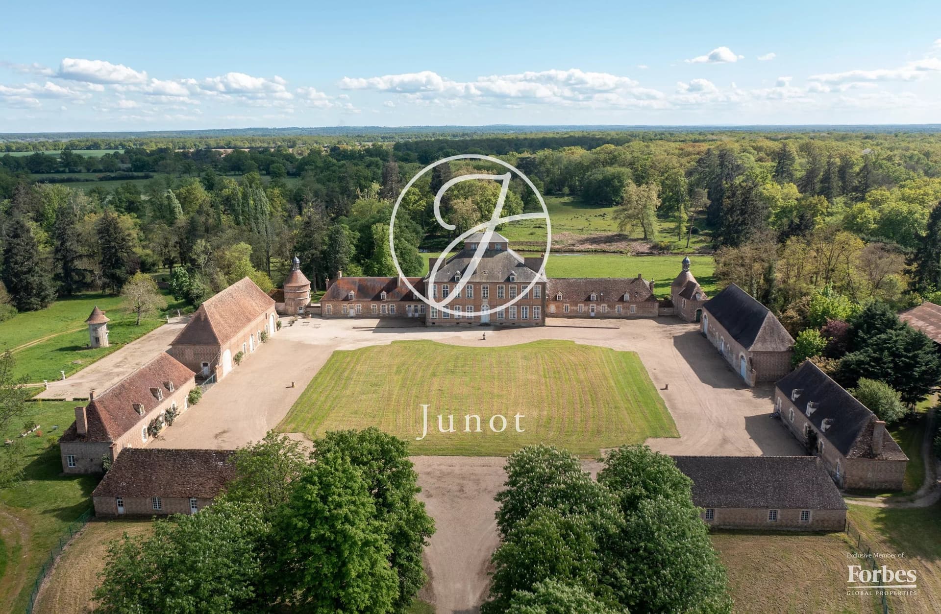Historic Château With 6 Bedrooms And Expansive Grounds 2