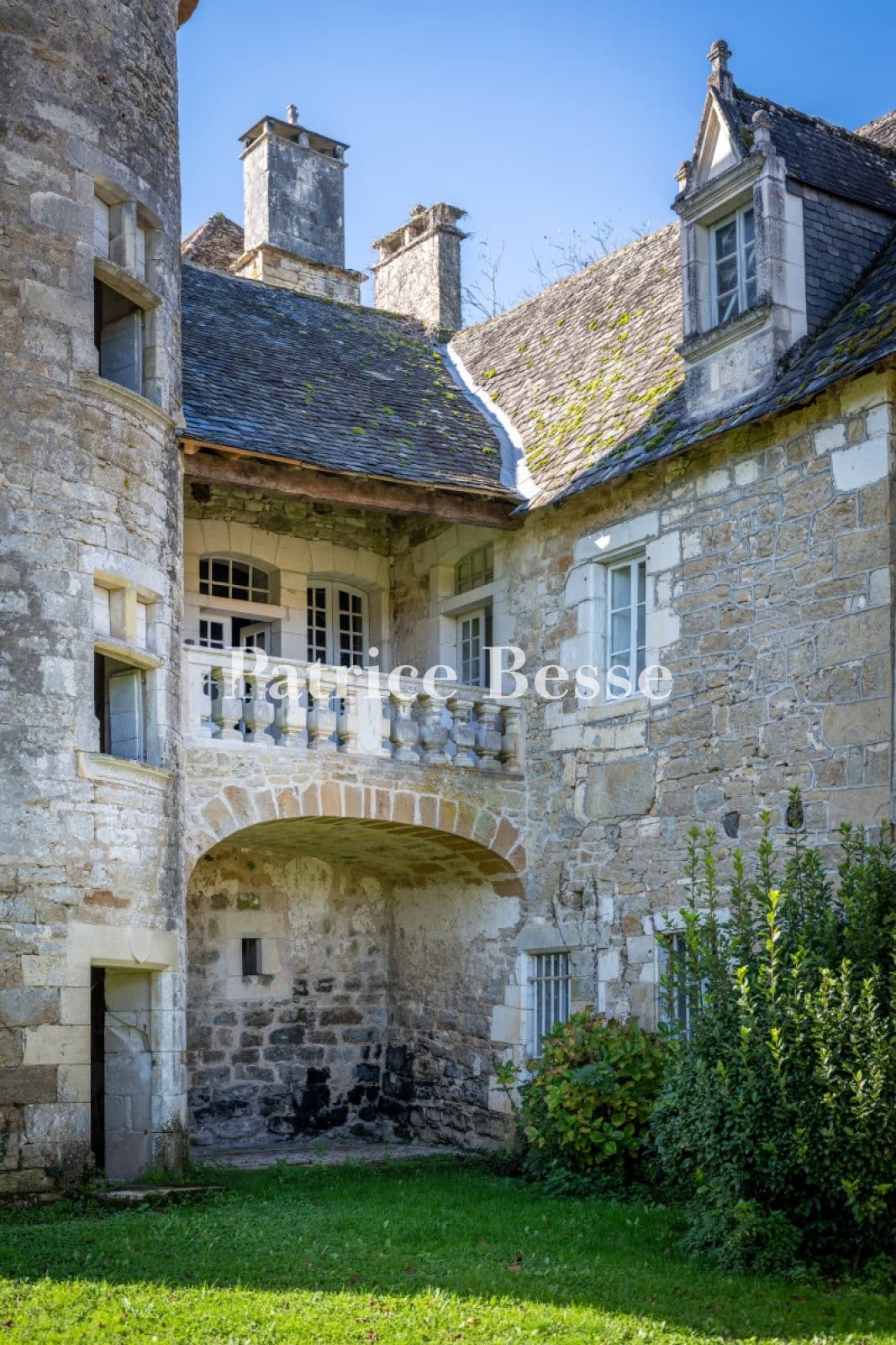 Historic 15th Century Château With Outbuildings And Swimming Pool 3