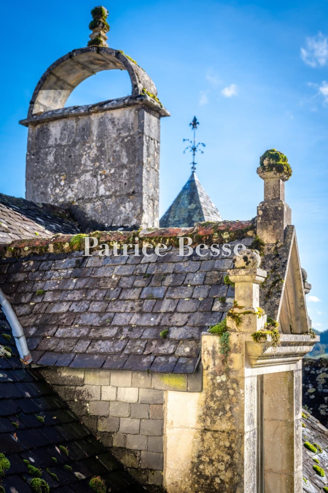 Historic 15th Century Château With Outbuildings And Swimming Pool 4
