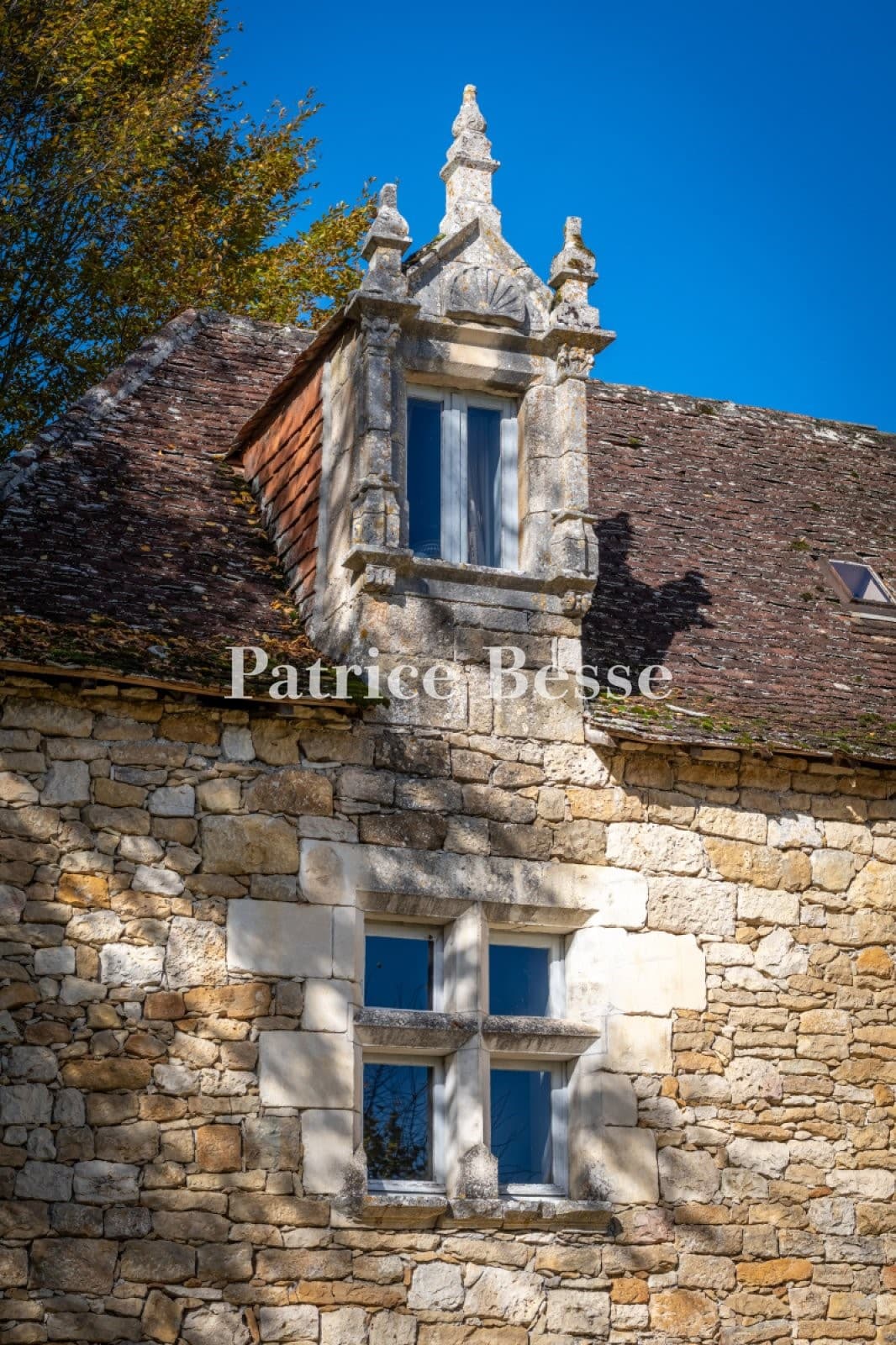 Historic 15th Century Château With Outbuildings And Swimming Pool 5