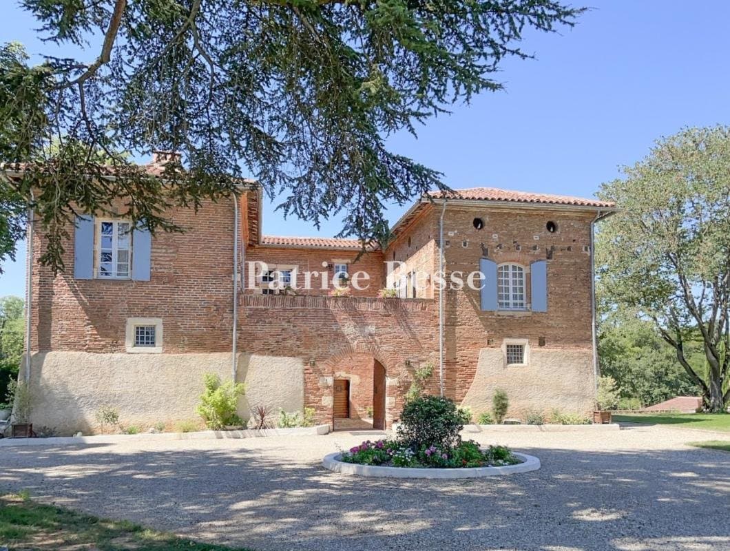 16th Century Château With Swimming Pool And Nymphaeum Near Albi
