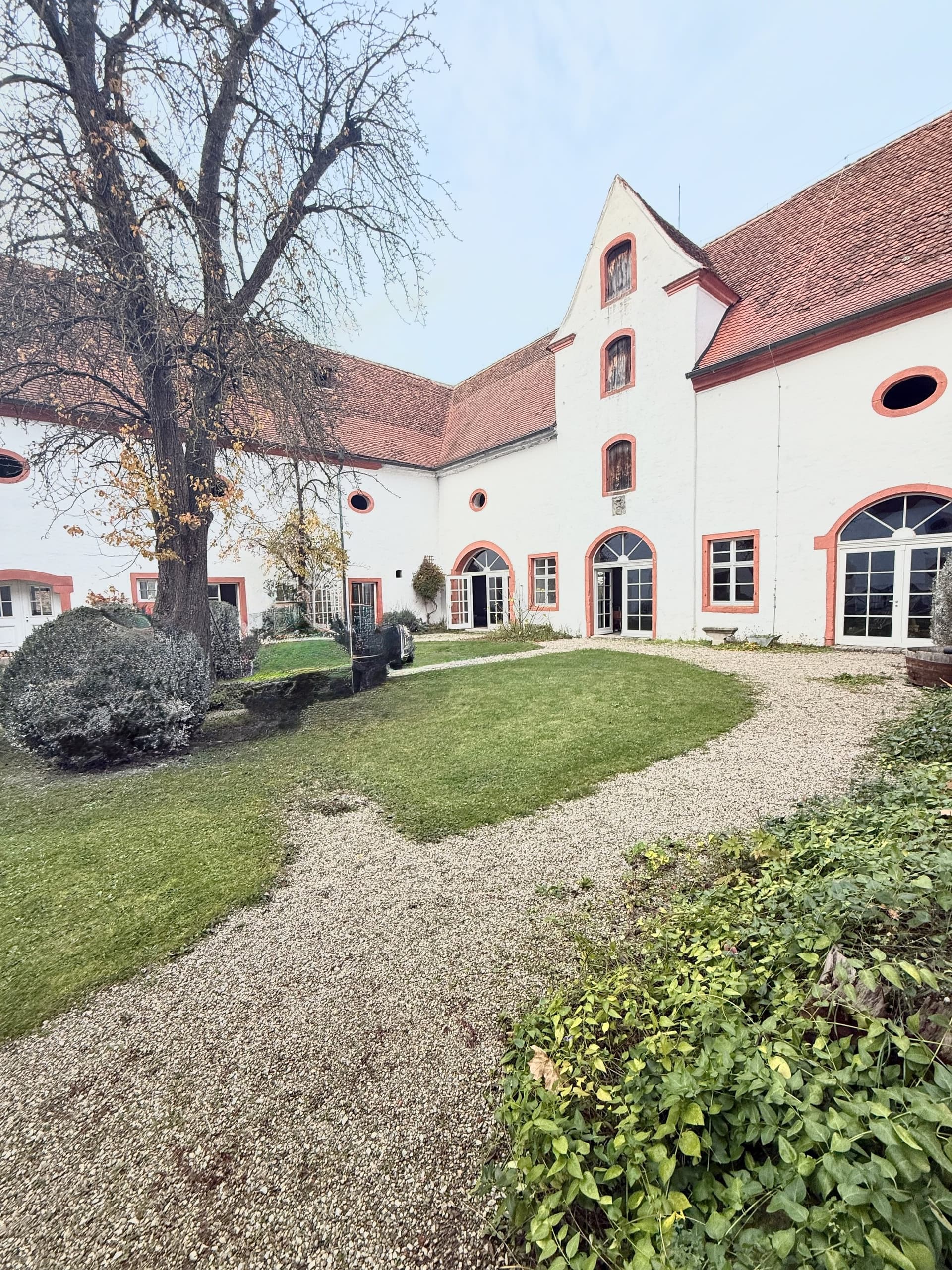 Historic Baroque Castle With Expansive Usable Area 2