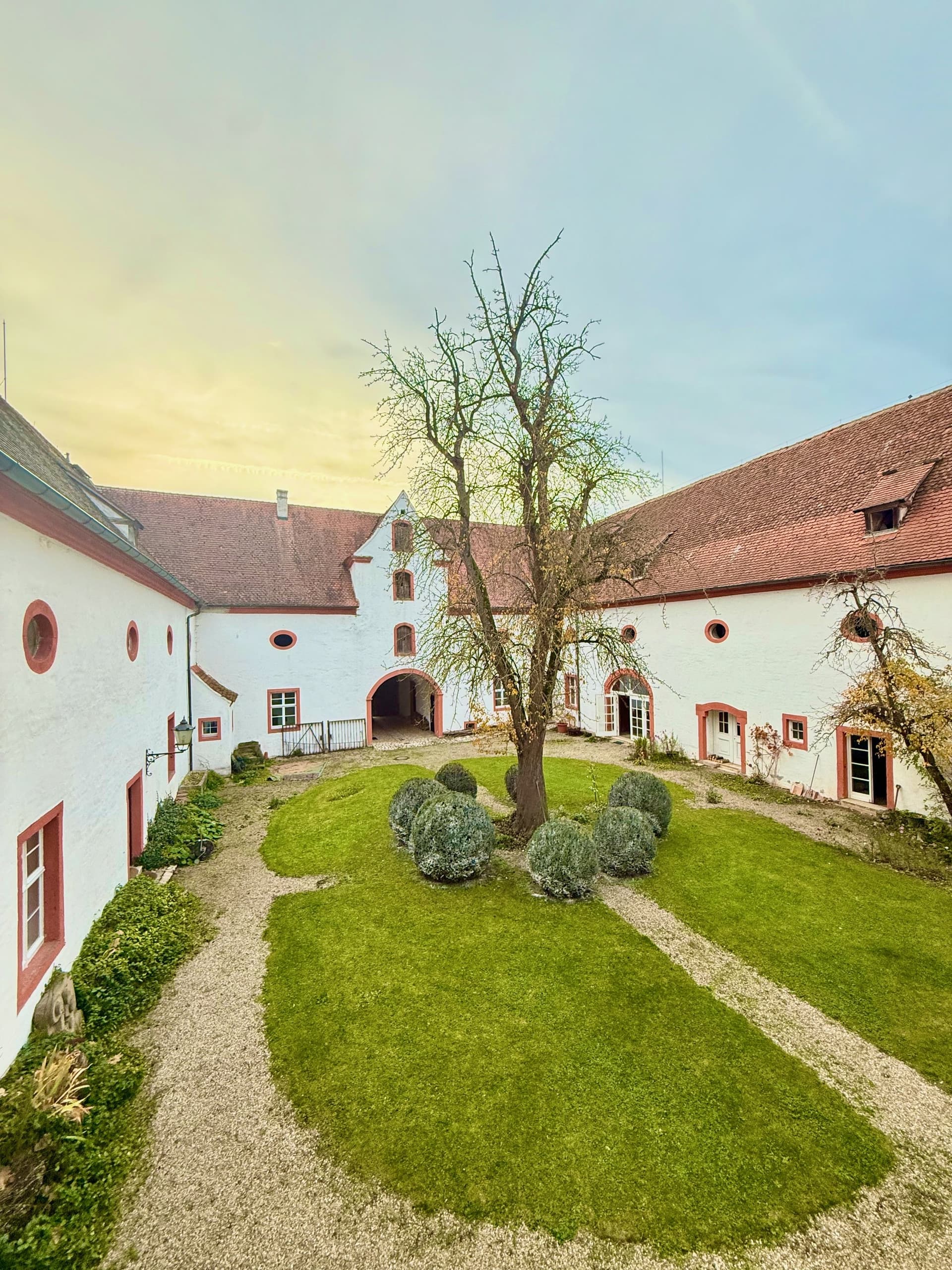 Historic Baroque Castle With Expansive Usable Area 3