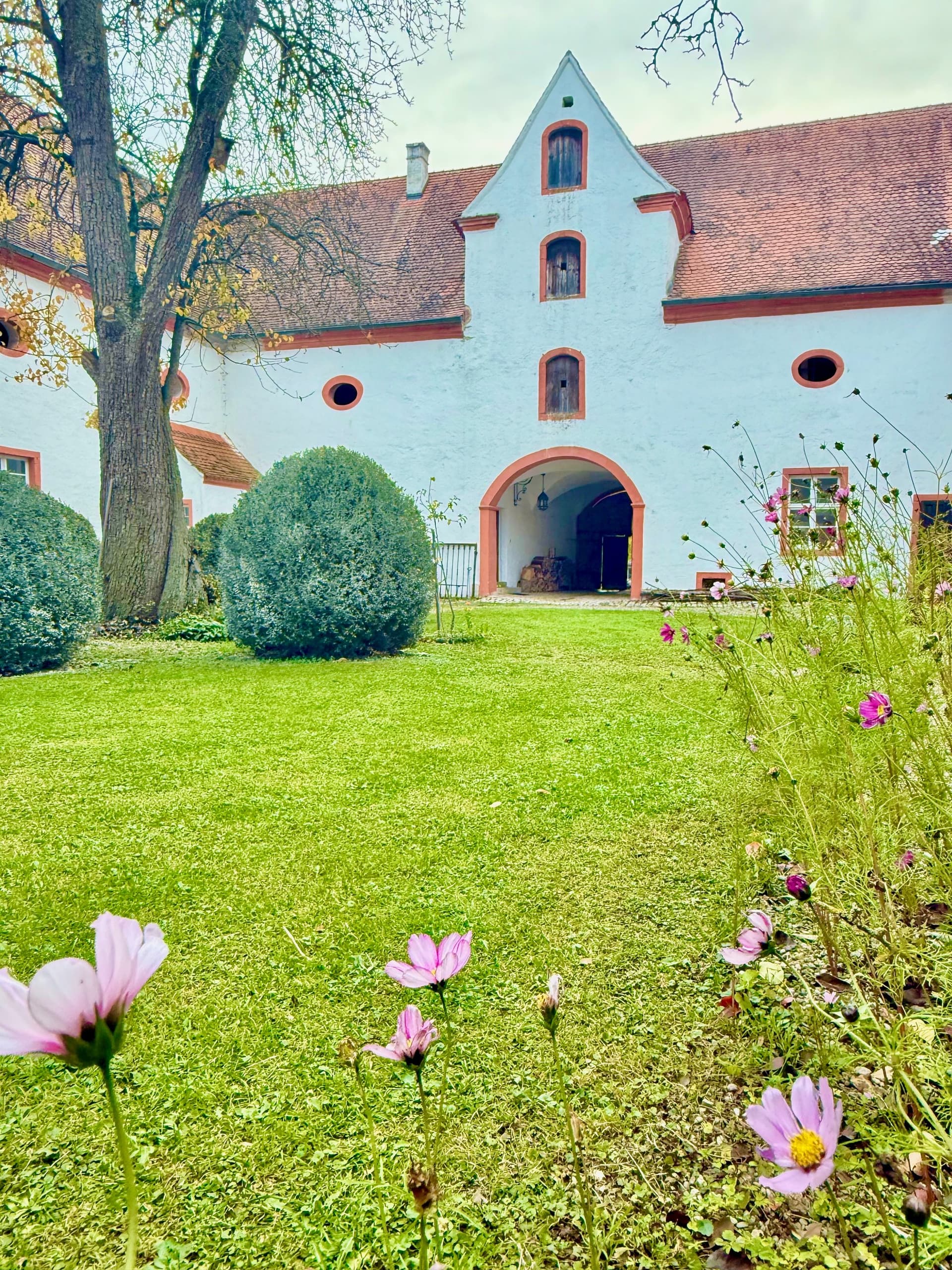Historic Baroque Castle With Expansive Usable Area 5