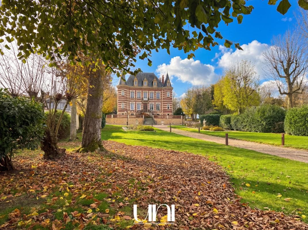 Spacious Castle with 11 Bedrooms and Terrace 3