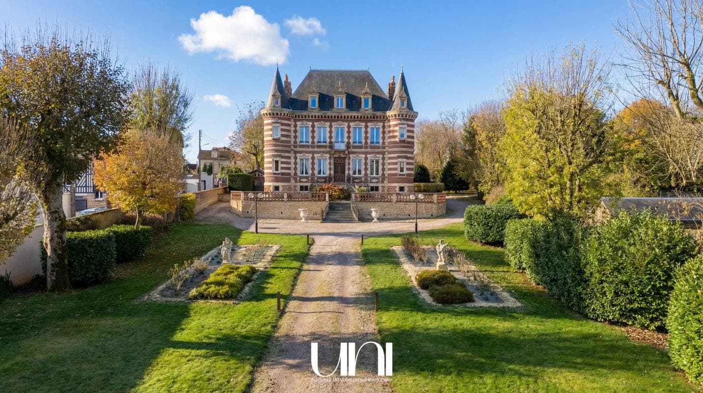Spacious Castle with 11 Bedrooms and Terrace 5