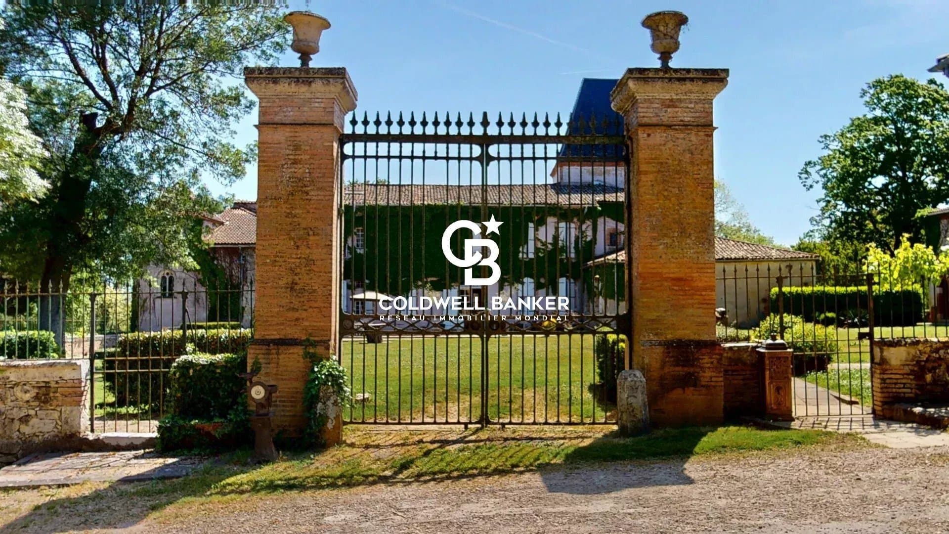 Elegant 18th Century Château With Extensive Outbuildings Near Toulouse