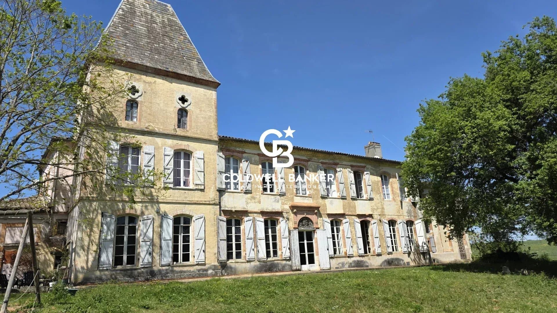 Elegant 18th Century Château With Extensive Outbuildings Near Toulouse 3